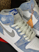 Air Jordan 1 High Hyper Royal