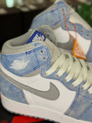 Air Jordan 1 High Hyper Royal