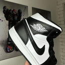 Air Jordan 1 Mid Panda
