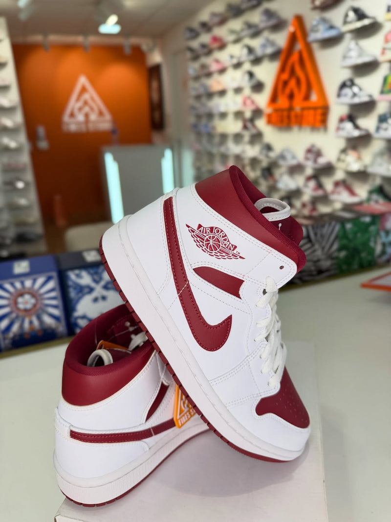 Air Jordan 1 Mid Reverse Chicago