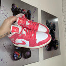 Air Jordan 1 Mid Stramberry