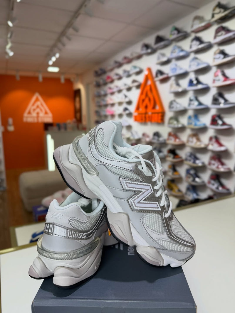New Balance 9060 Raincloud Mettalic Silver