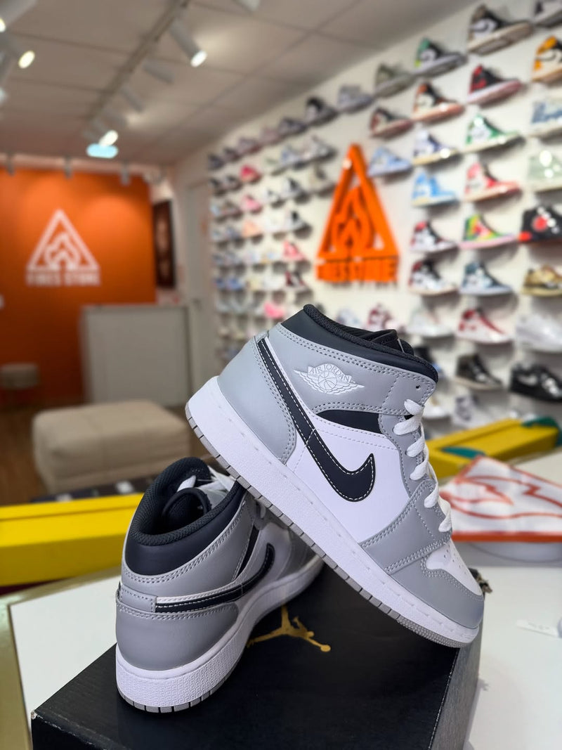 Air Jordan 1 Mid Smoke Grey