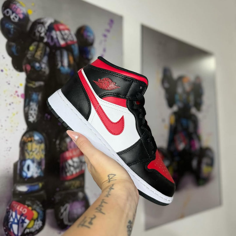 Jordan 1 Mid Very Berry