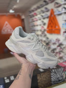 New Balance 9060 Triple White beige